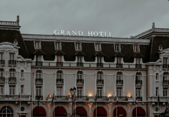 comparison of budget hotel and luxury hotel rooms showing cost comfort and amenities difference