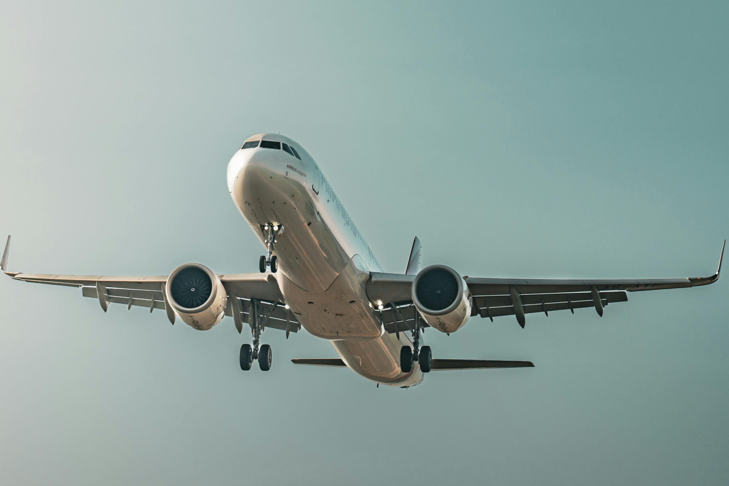 budget airlines vs full service airlines comparison