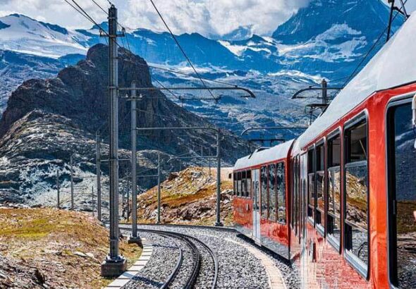 Swiss Train Journey Above 10,000 Feet Offers Glacier Views and Gourmet Dining
